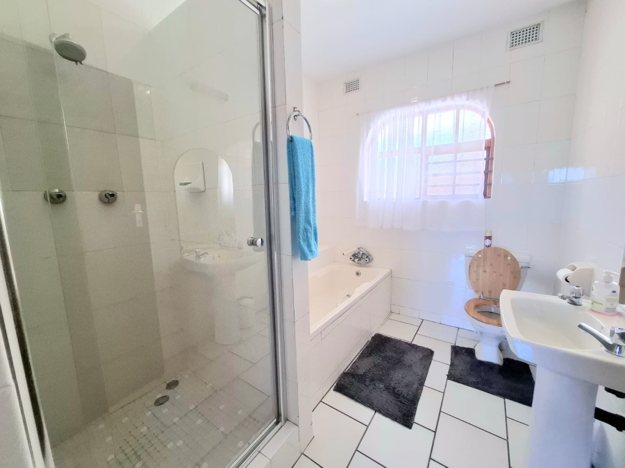 6 Bedroom Property for Sale in Baysville Eastern Cape